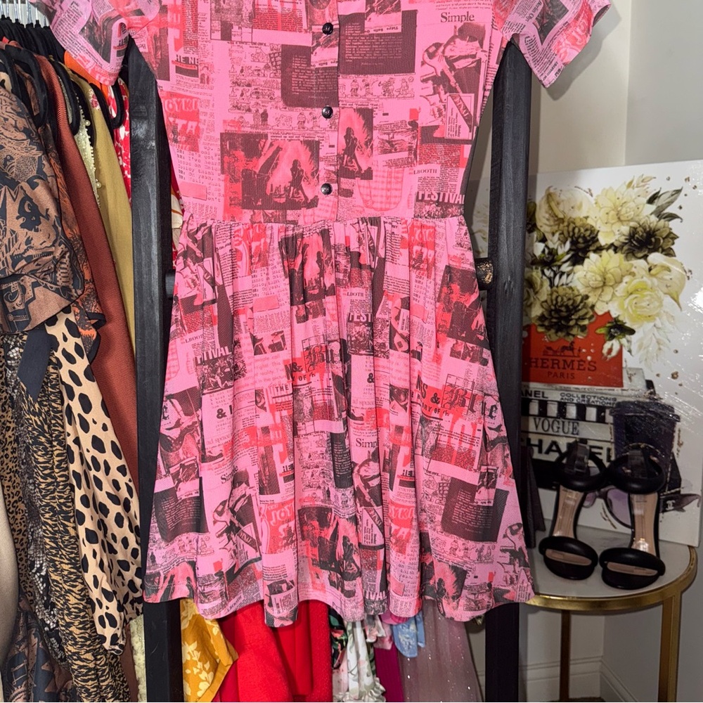 Urban Outfitters Pink Music Festival Print Newspaper Mini Dress Womens XS EUC - Picture 5 of 12